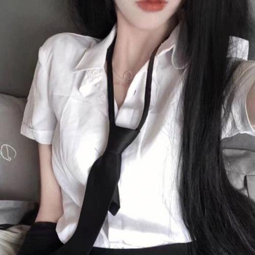 水瓶座 海报